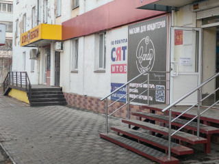 Вид с улицы на входную группу